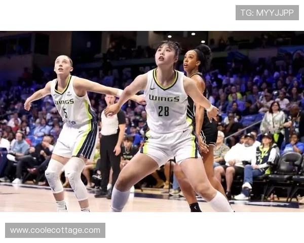 李月汝家里到底是怎么住的？钢筋水泥还是秘密泳池啊！